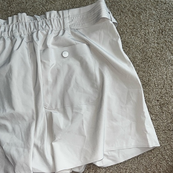Creme Shorts - Picture 8 of 9
